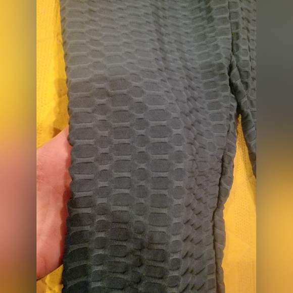 Women's High Waist, textured, lifting yoga pants - Picture 5 of 11